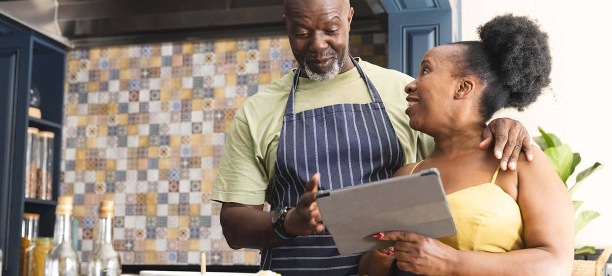 couple in kitchen making healthy meal